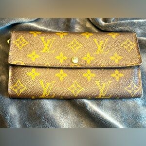 LV Signature Sarah Wallet